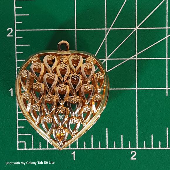 Hollow Heart Pendant Gold Tone Open Work Pattern - Picture 6 of 6